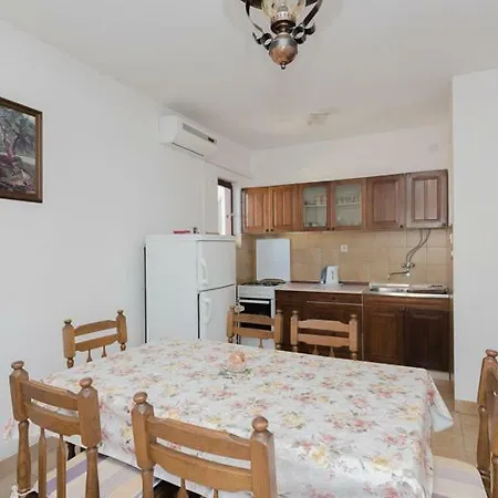 Jugo B1 Apartment